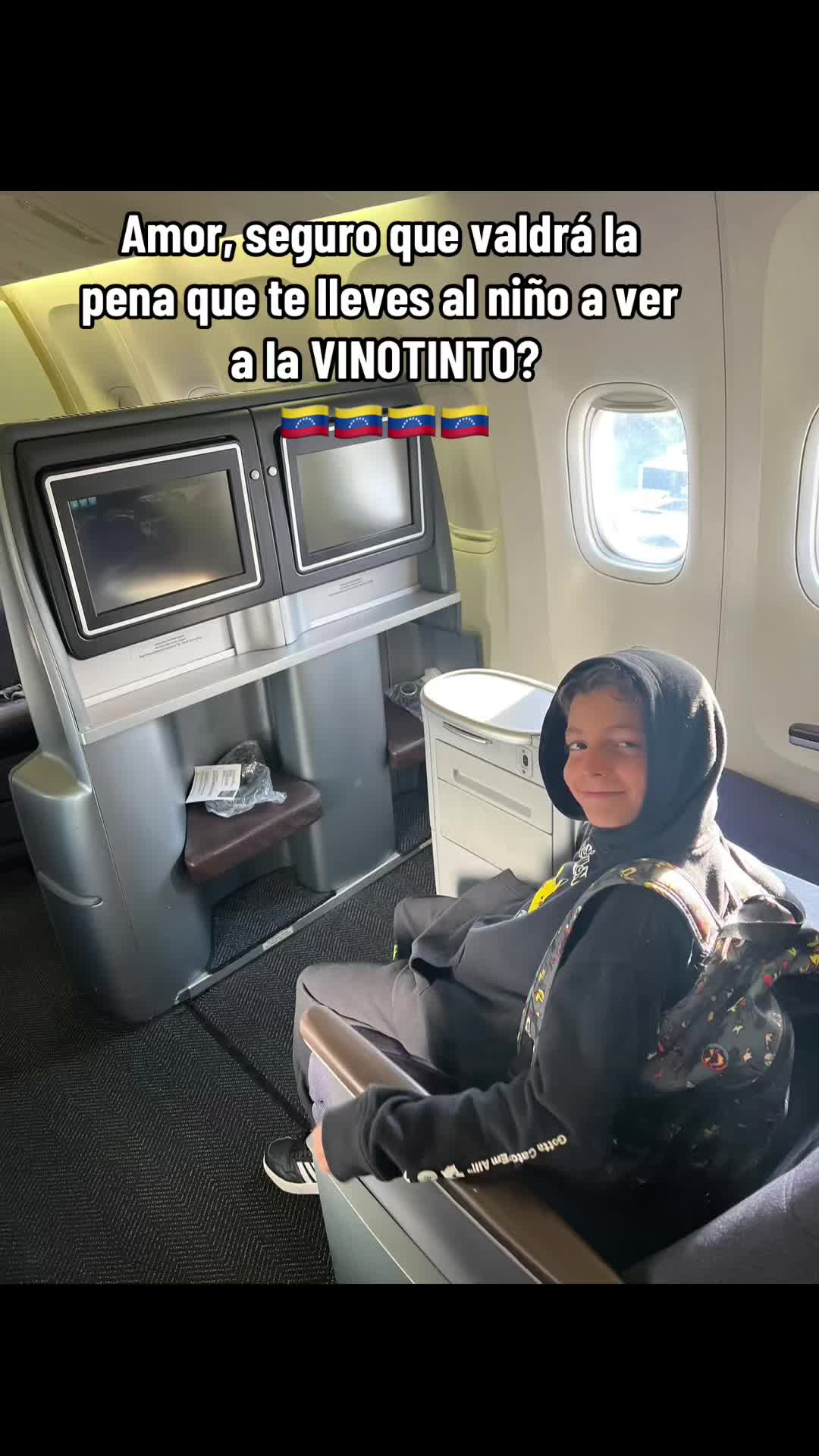 @Vickydlarosa