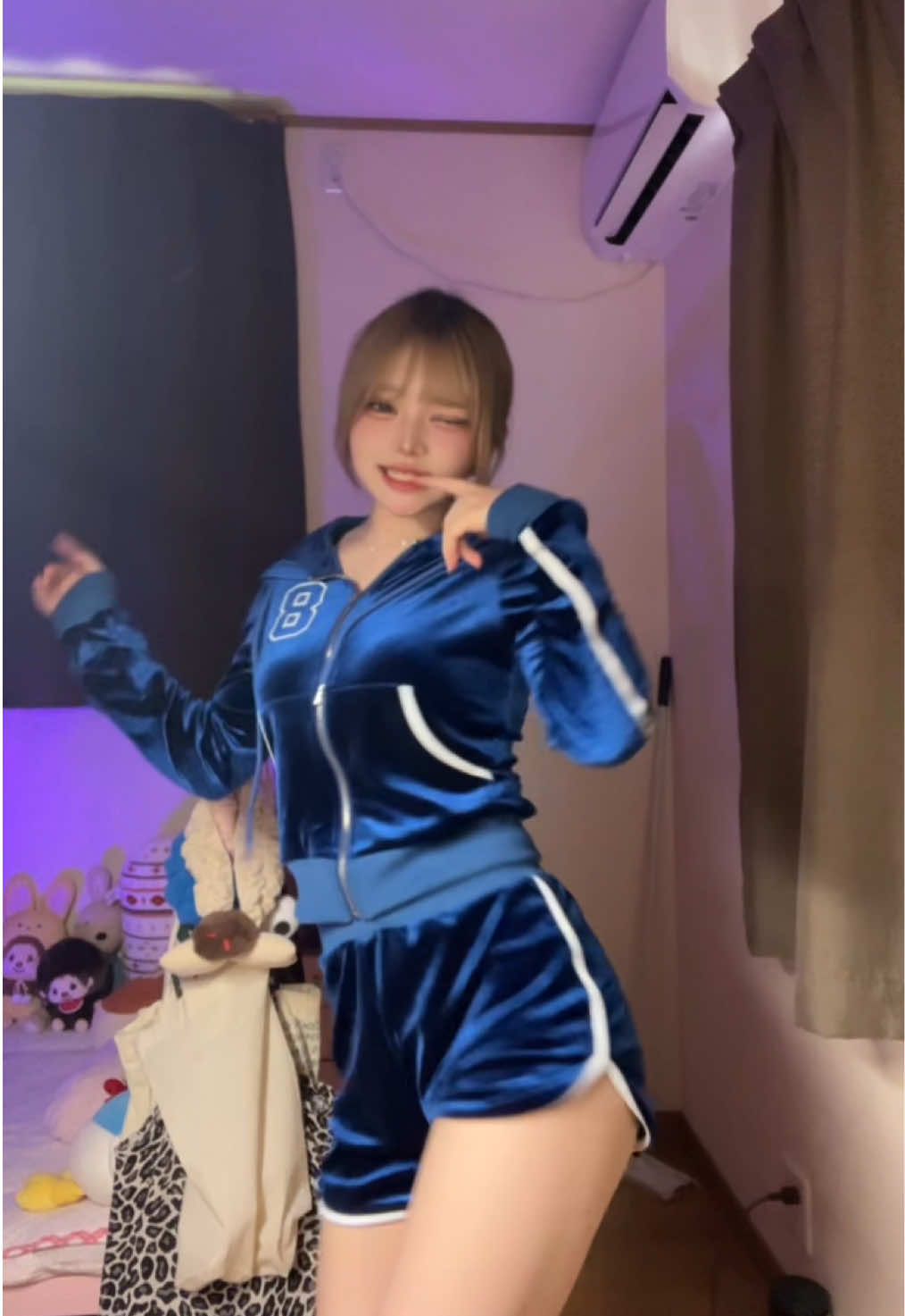 @にょっ。