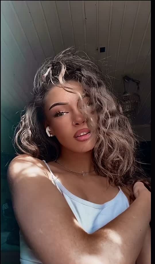 @Lyraa-Roses_