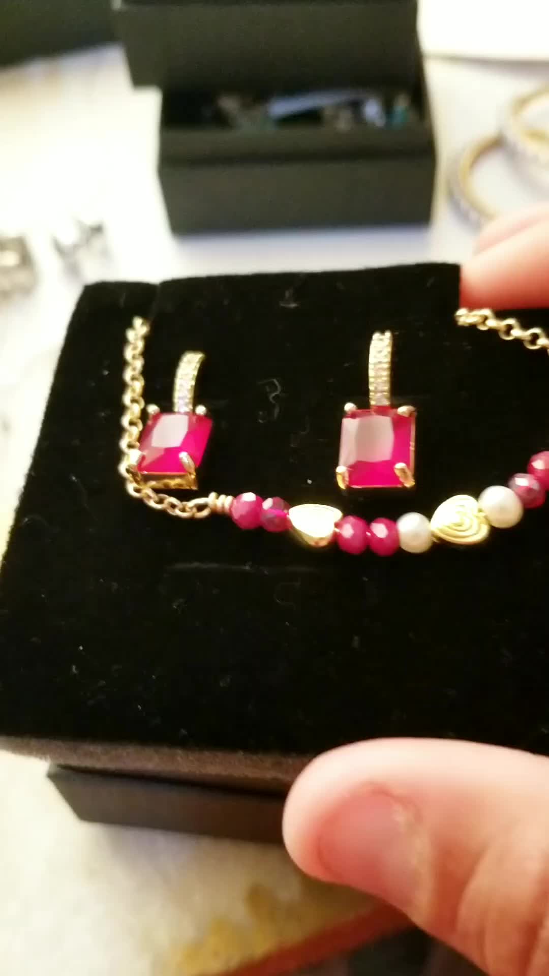@&Aacute;vila semijewels