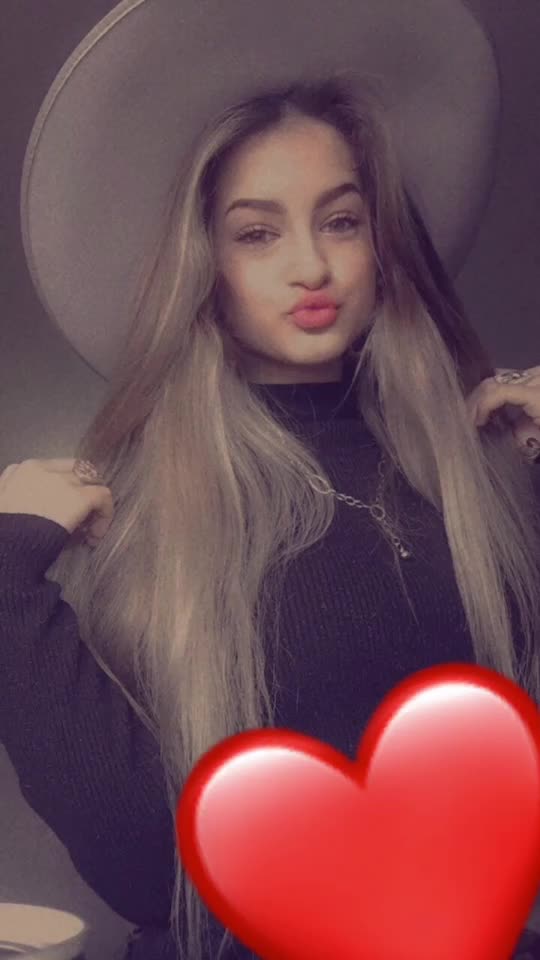 @Larisa Colompar