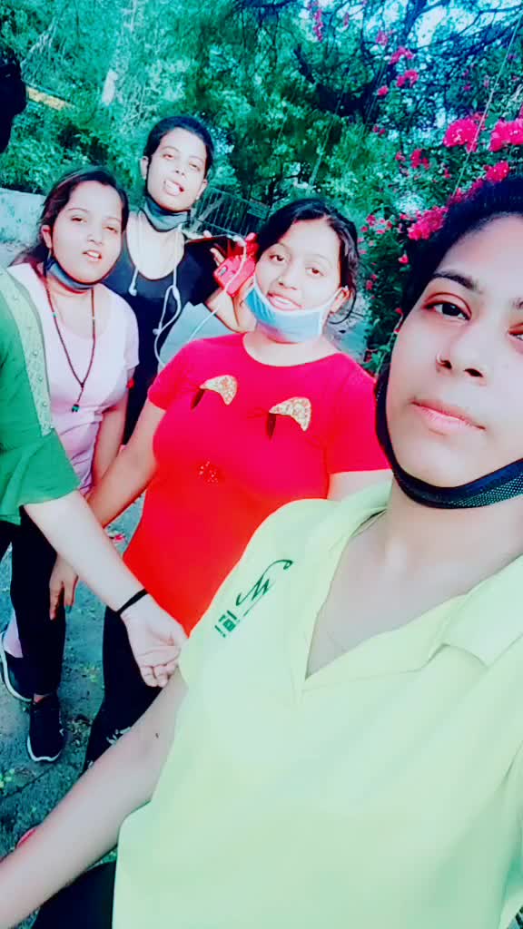 @👑Khushi Singh💝