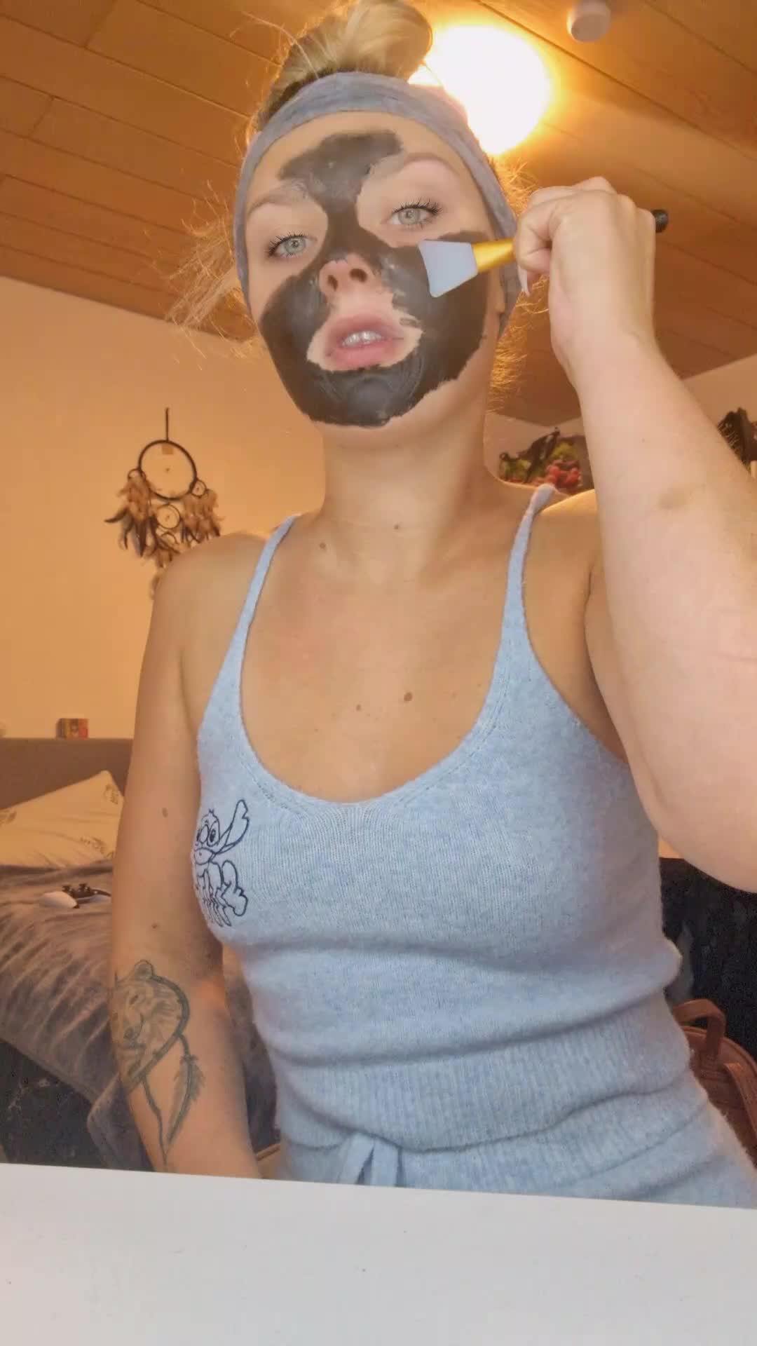 @nobodys queen