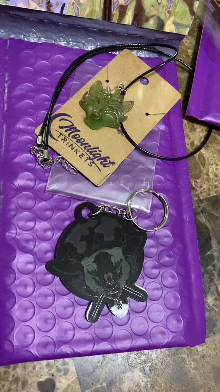 @moonlighttrinkets0