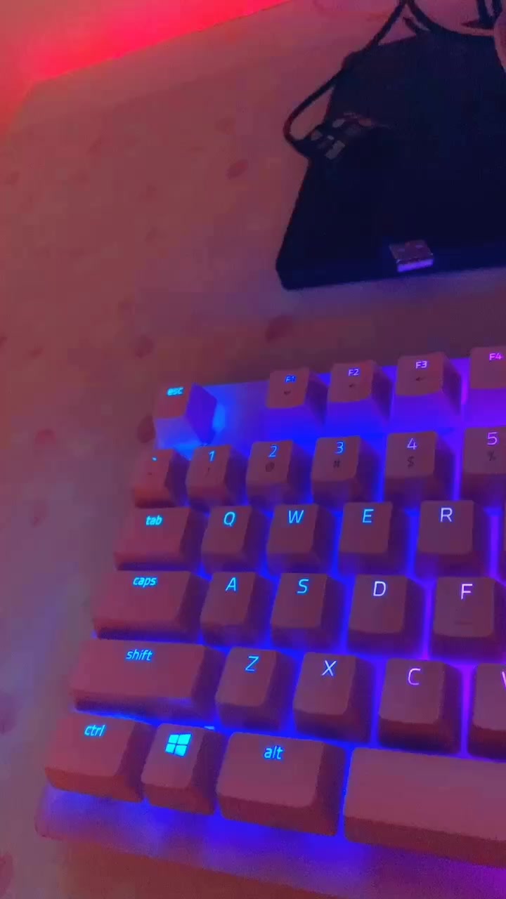 @caughtincandyy