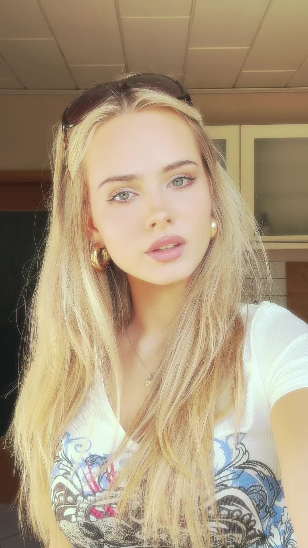 @saracrumbleleg