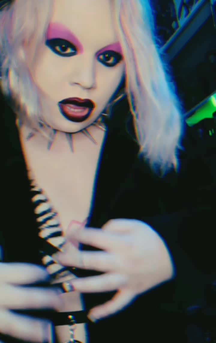 @MissPunkerella