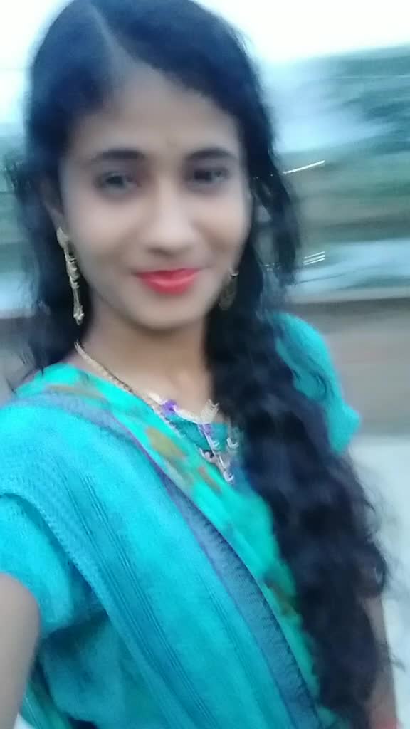 @SMILE QUEEN PRAVA👑