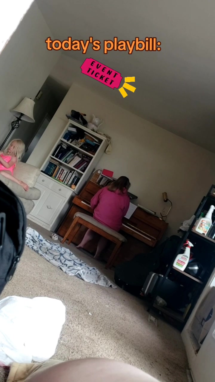 @Strawberriesandbooks