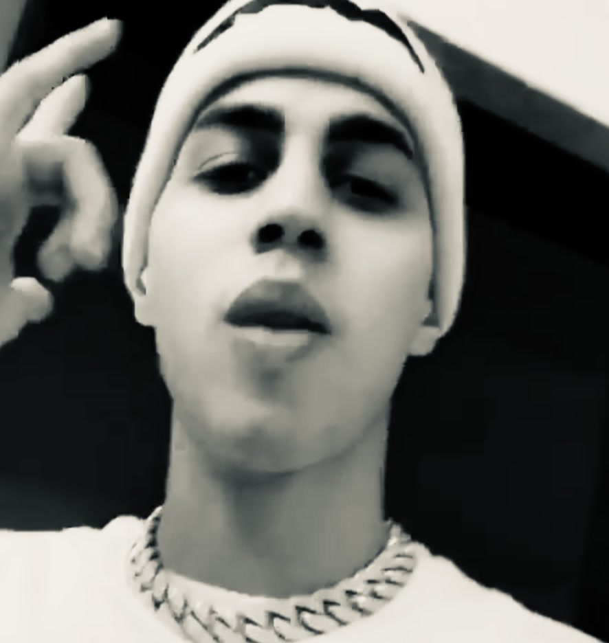 @Letras iPhone 🧞♂️