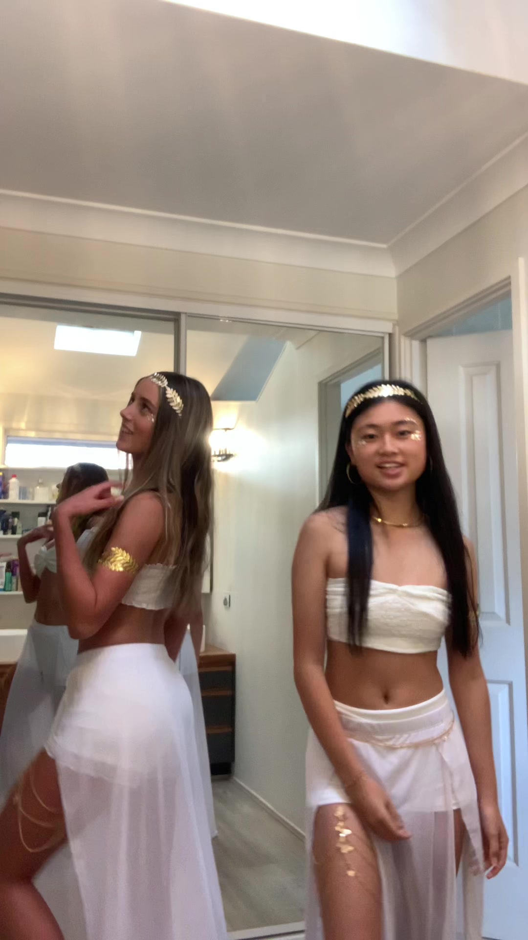@Bella