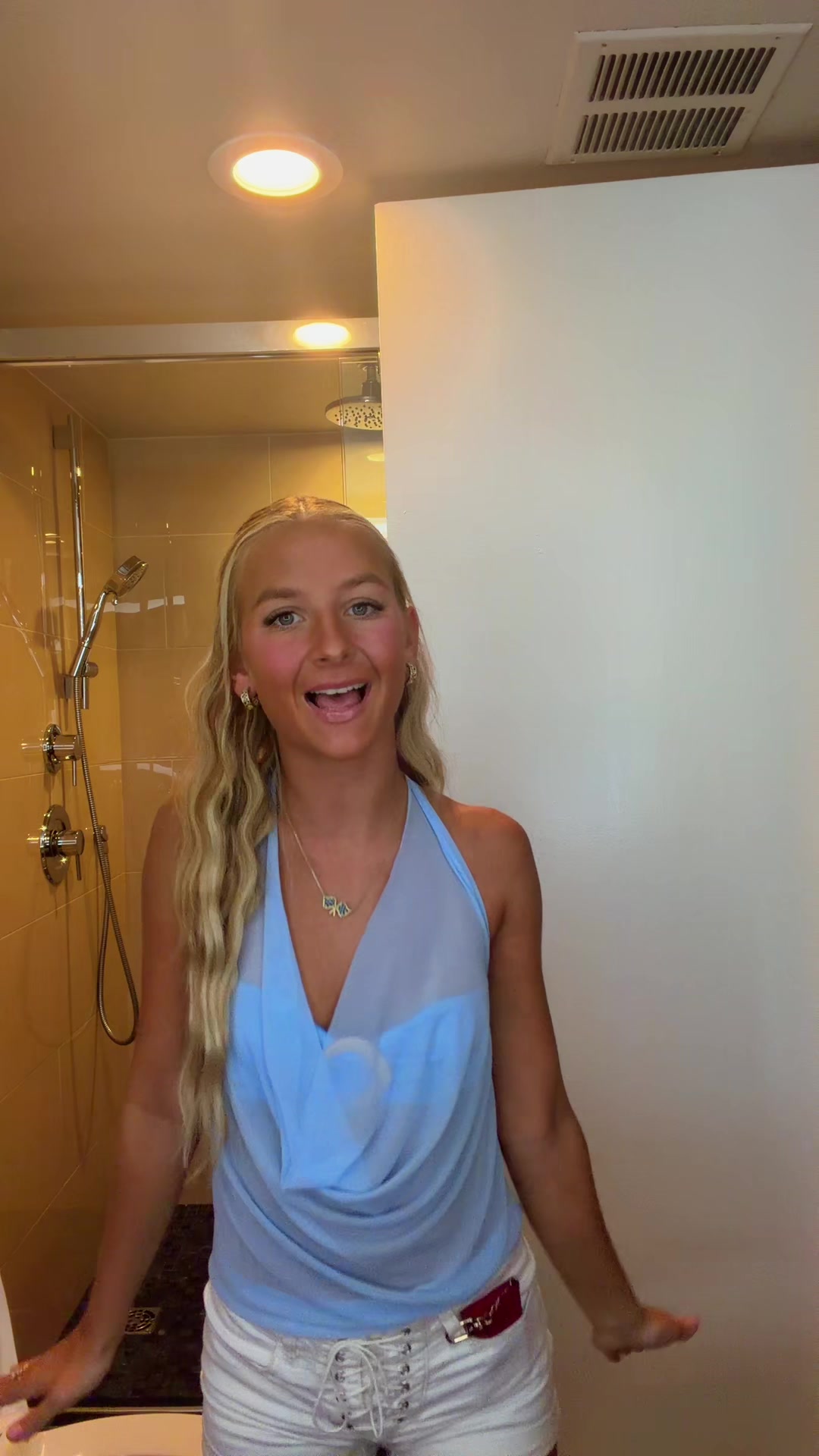 @halliegreen_