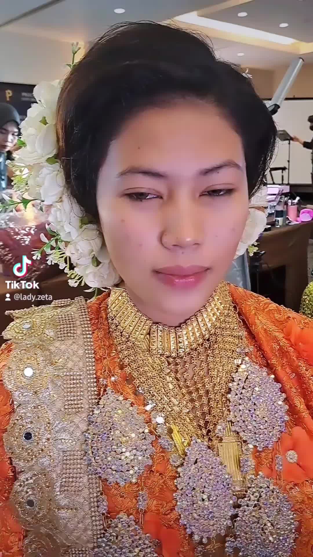 @J 🐬