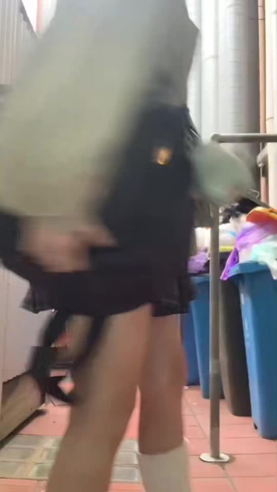 @r1na