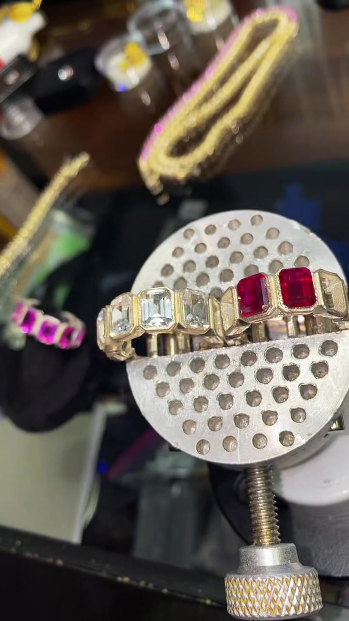 @GrayQJewelry