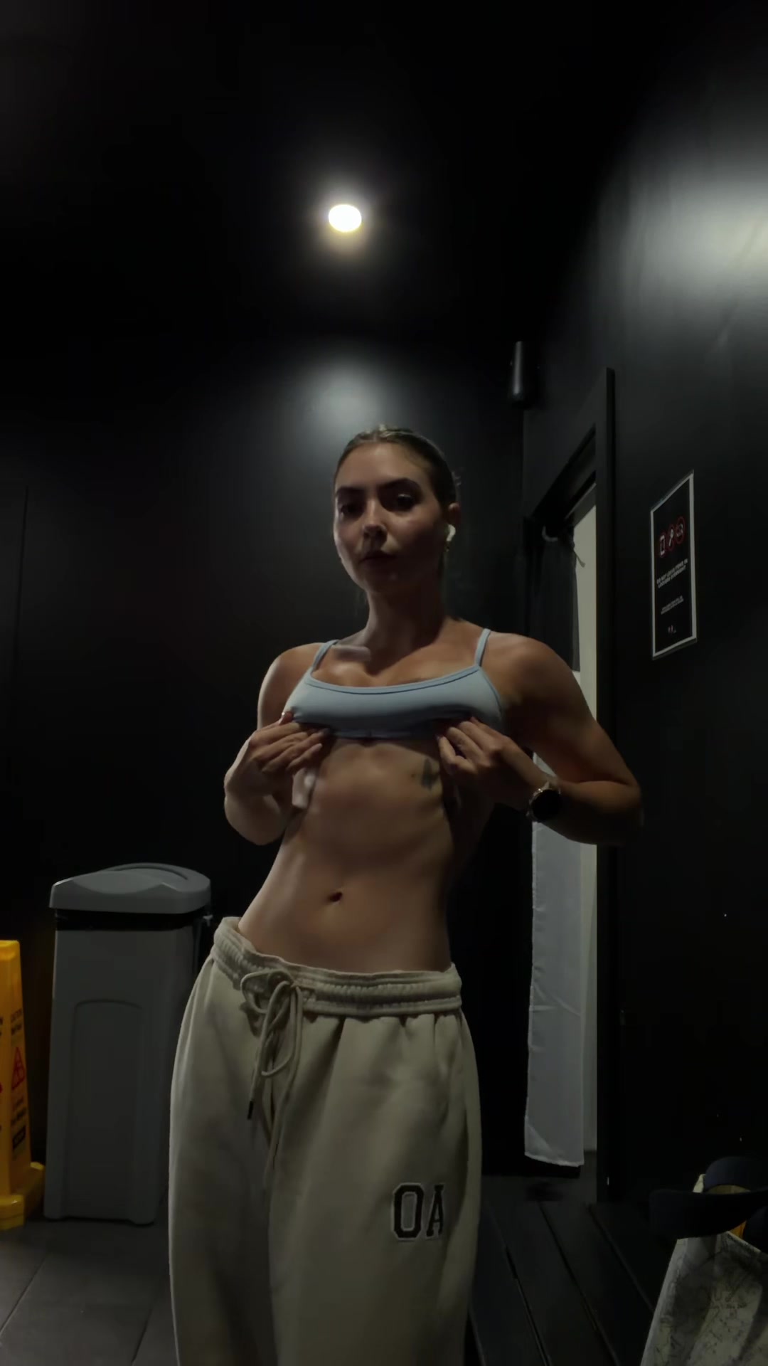 @bella