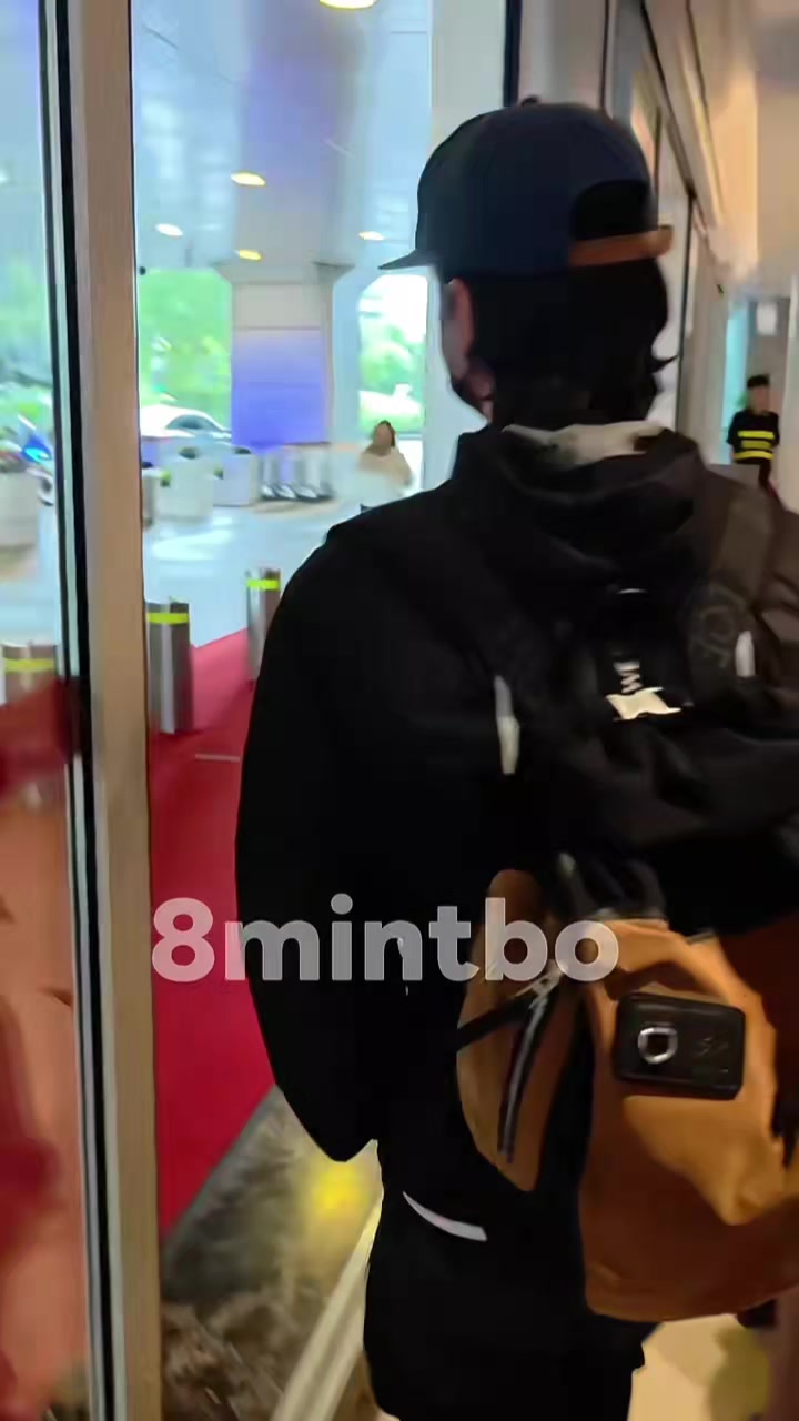 @𝑻𝑨𝑵𝑮 𝑶𝑯 王一博•𝒀𝑰𝑩𝑶𝟖𝟓