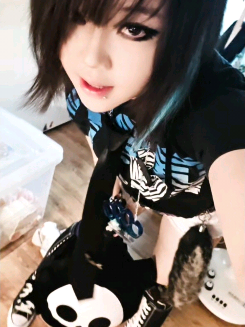 @LEEKALELIX♪