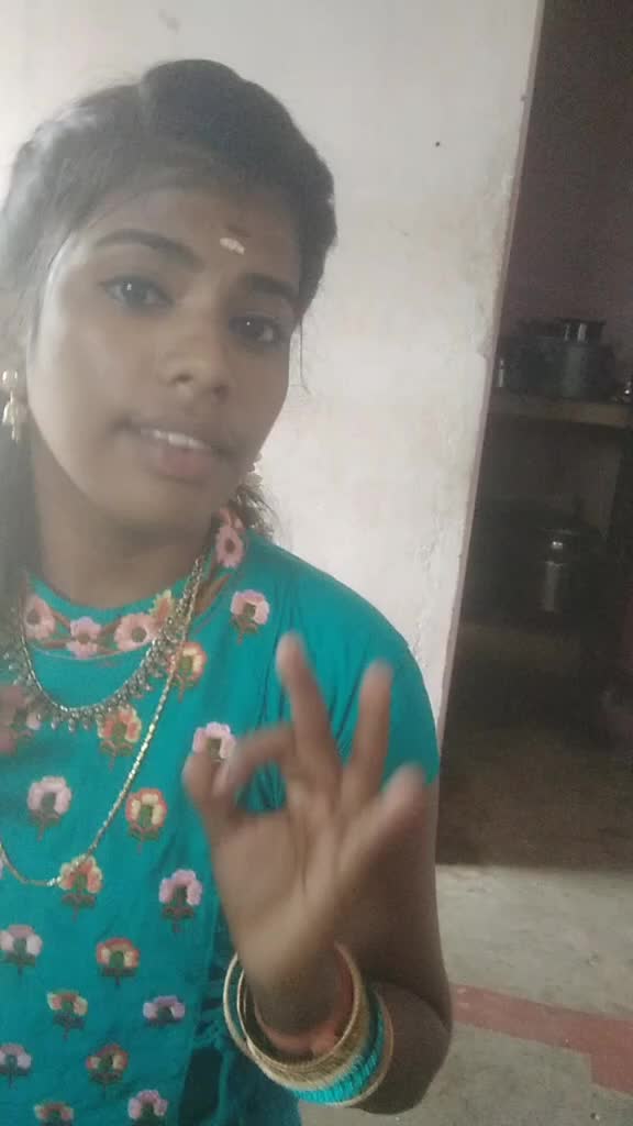 @Lovely aarthi😍