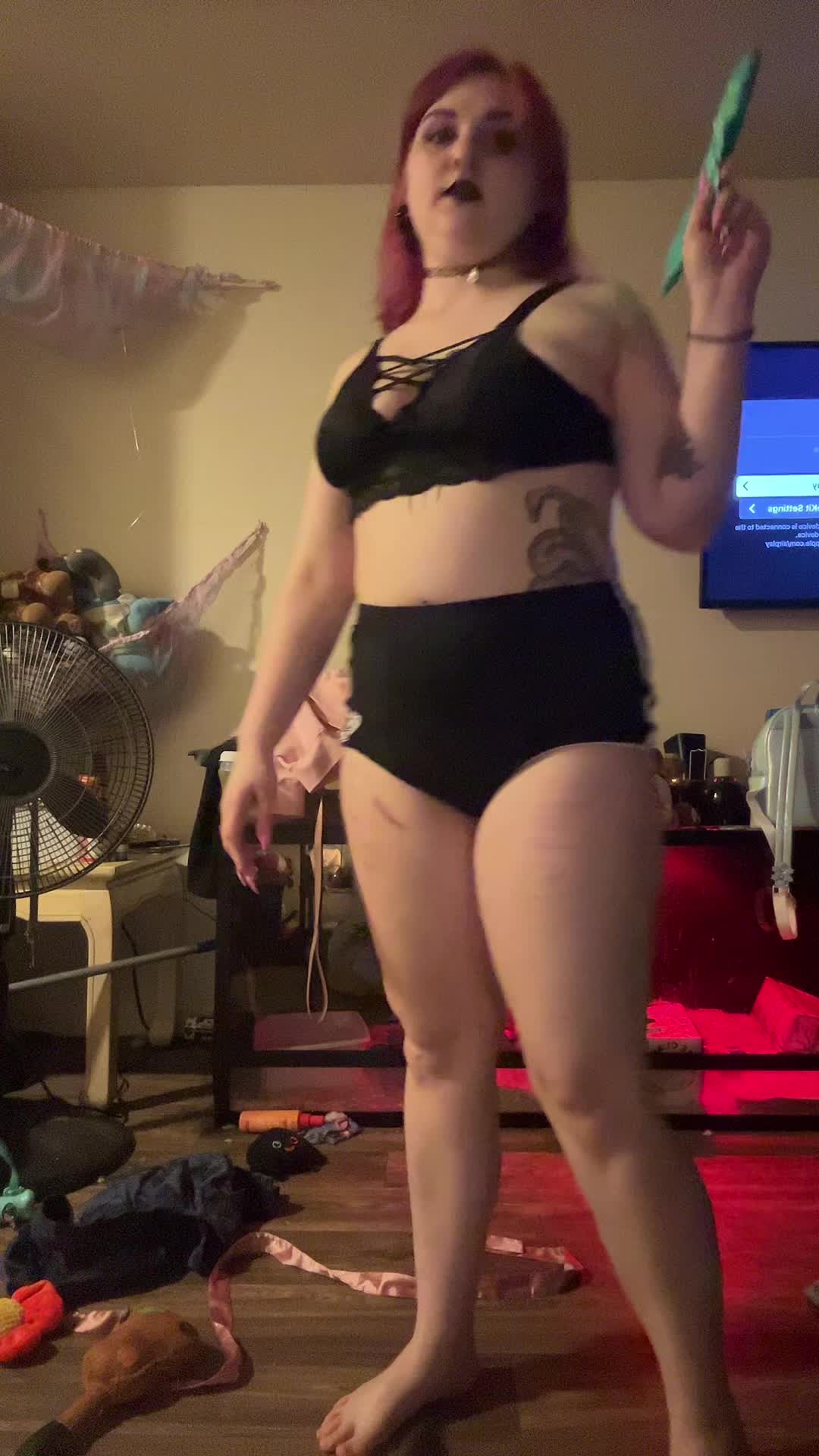 @hauntinglyradgirl