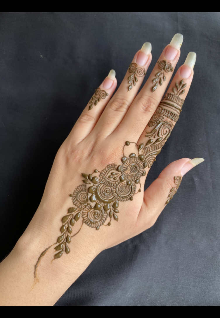 @Afifa_henna