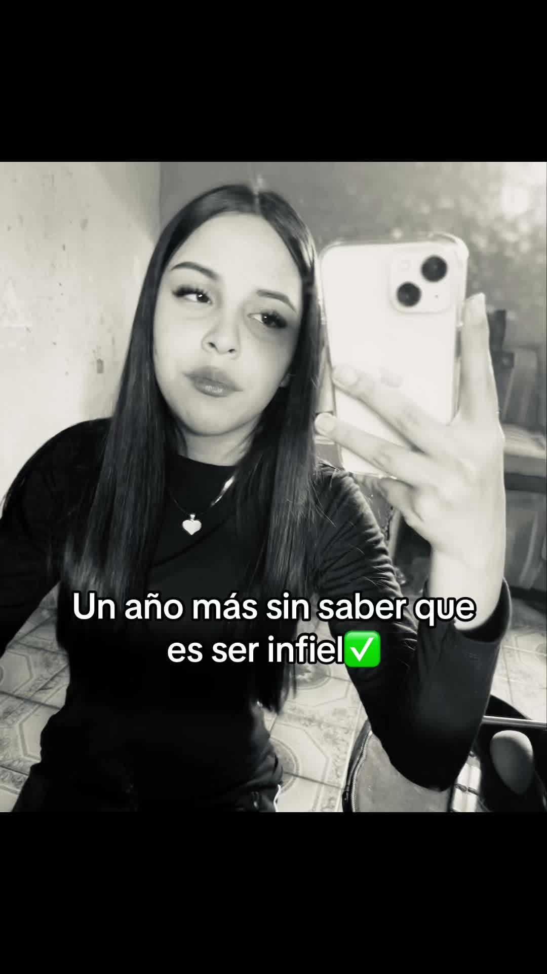 @🙎🏻&zwj;♀️