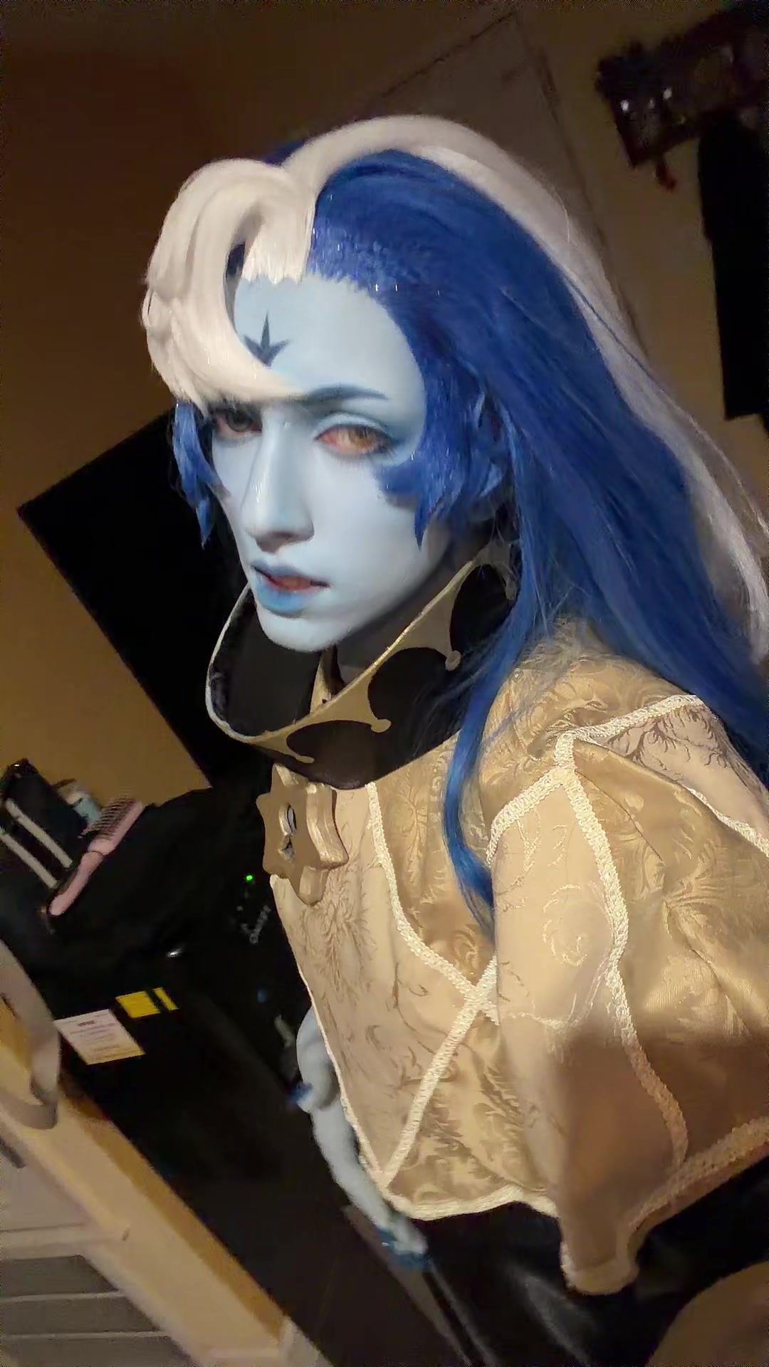 @𝕳𝖔𝖑𝖑𝖔𝖜
