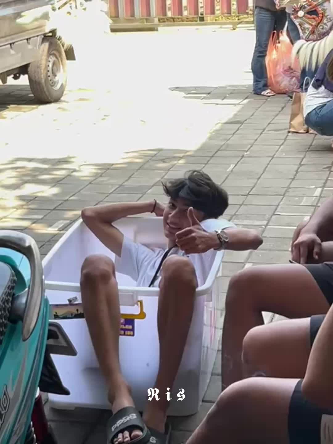 @ريسكي