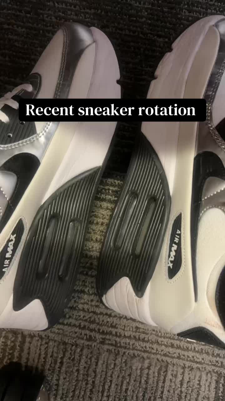 @elliethesneakermom