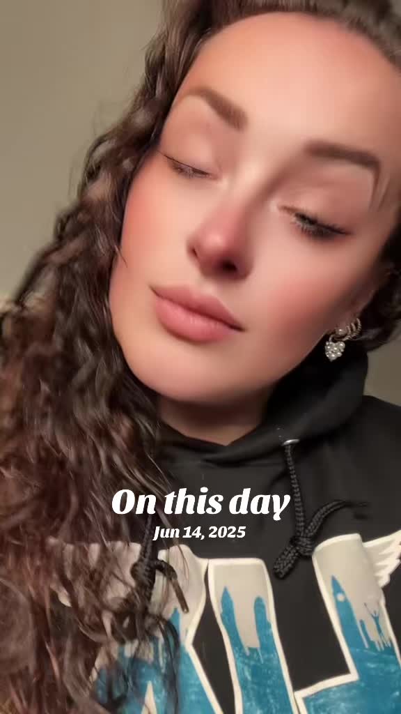 @JustASmallTownGirl🩷💜