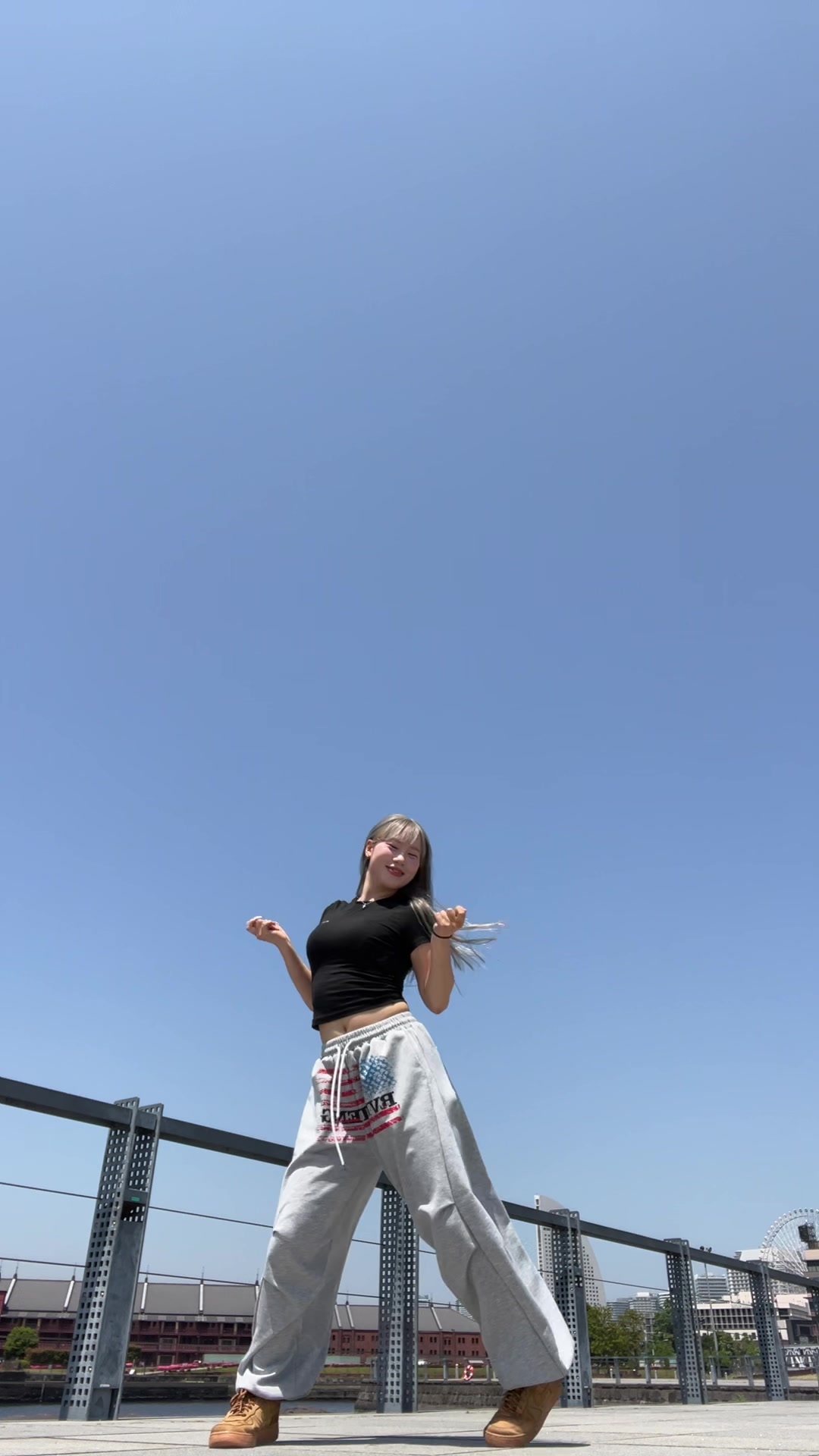 @もな