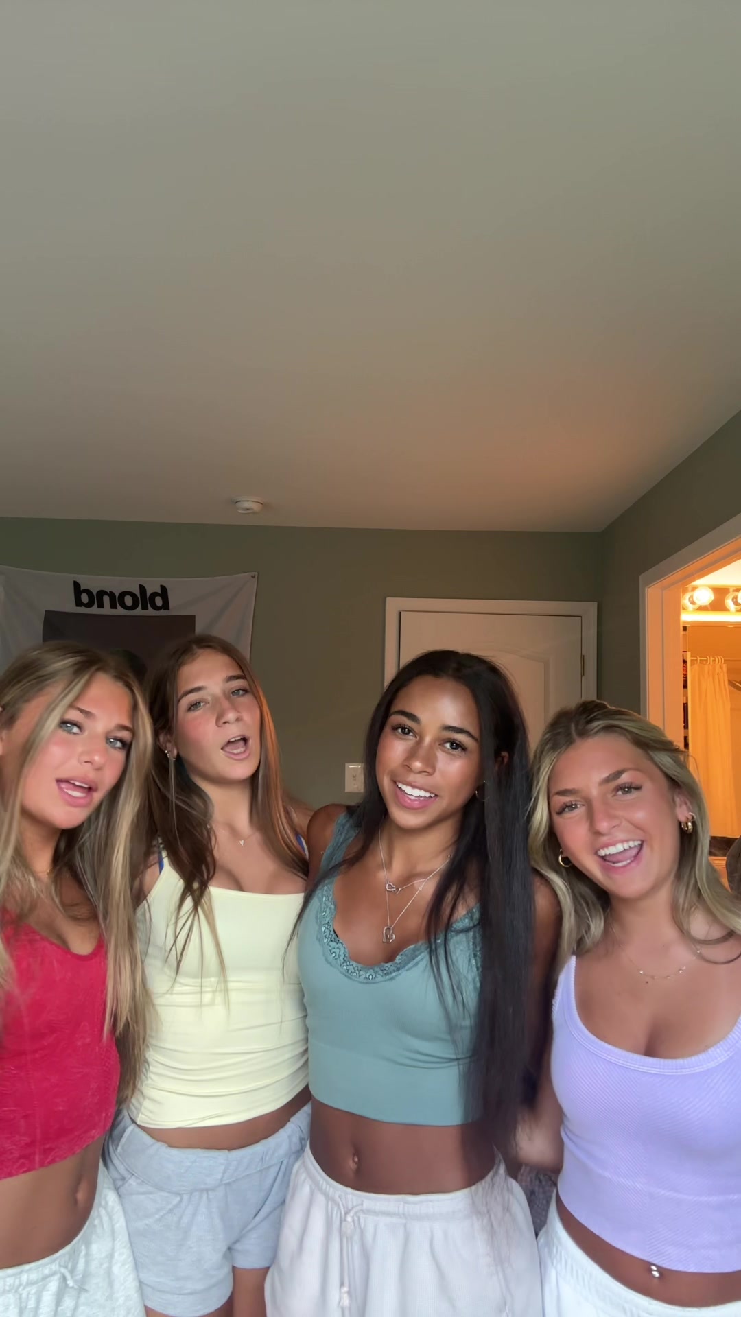 @sloane.daviss
