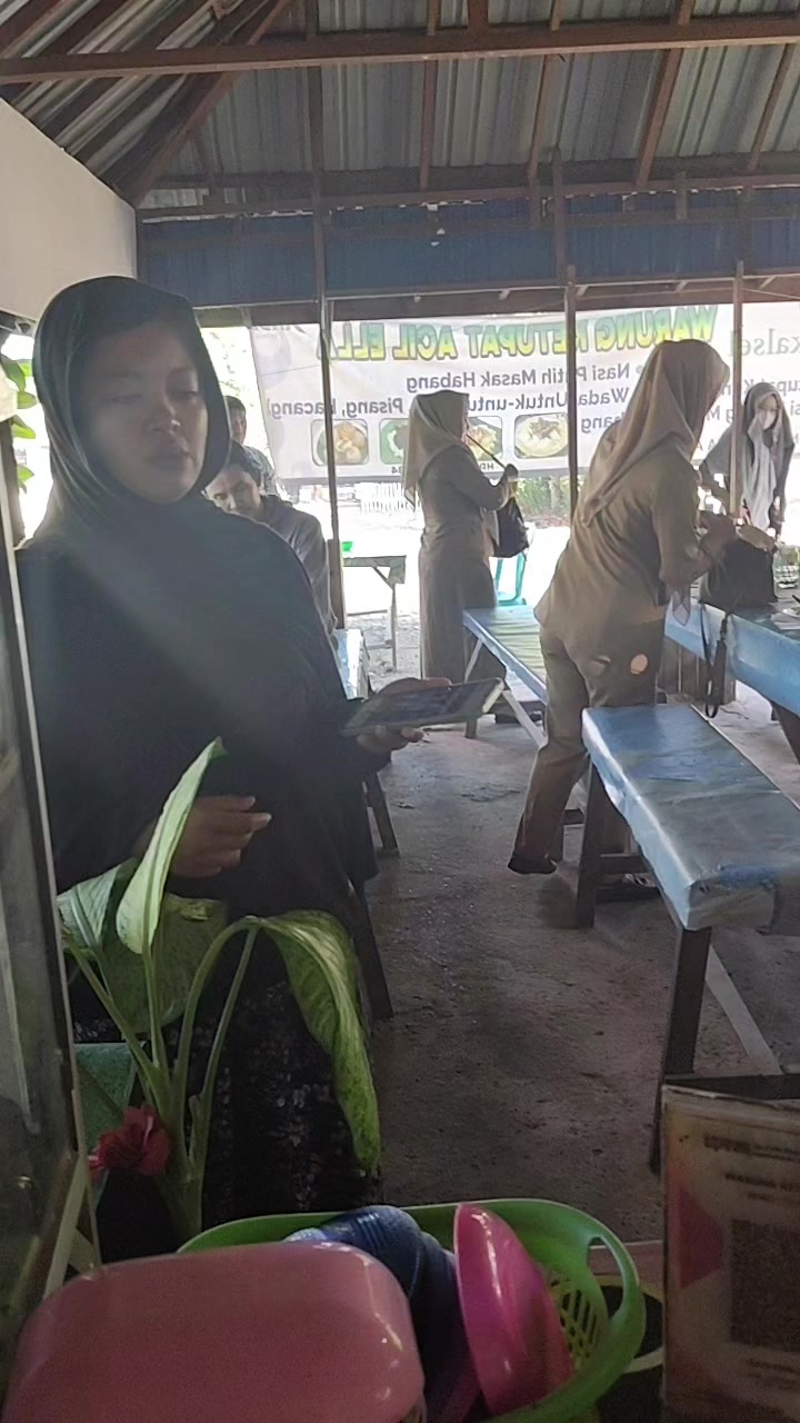 @warung katupat acil ella