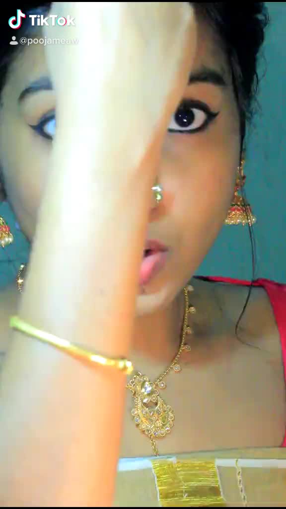 @poojameaw