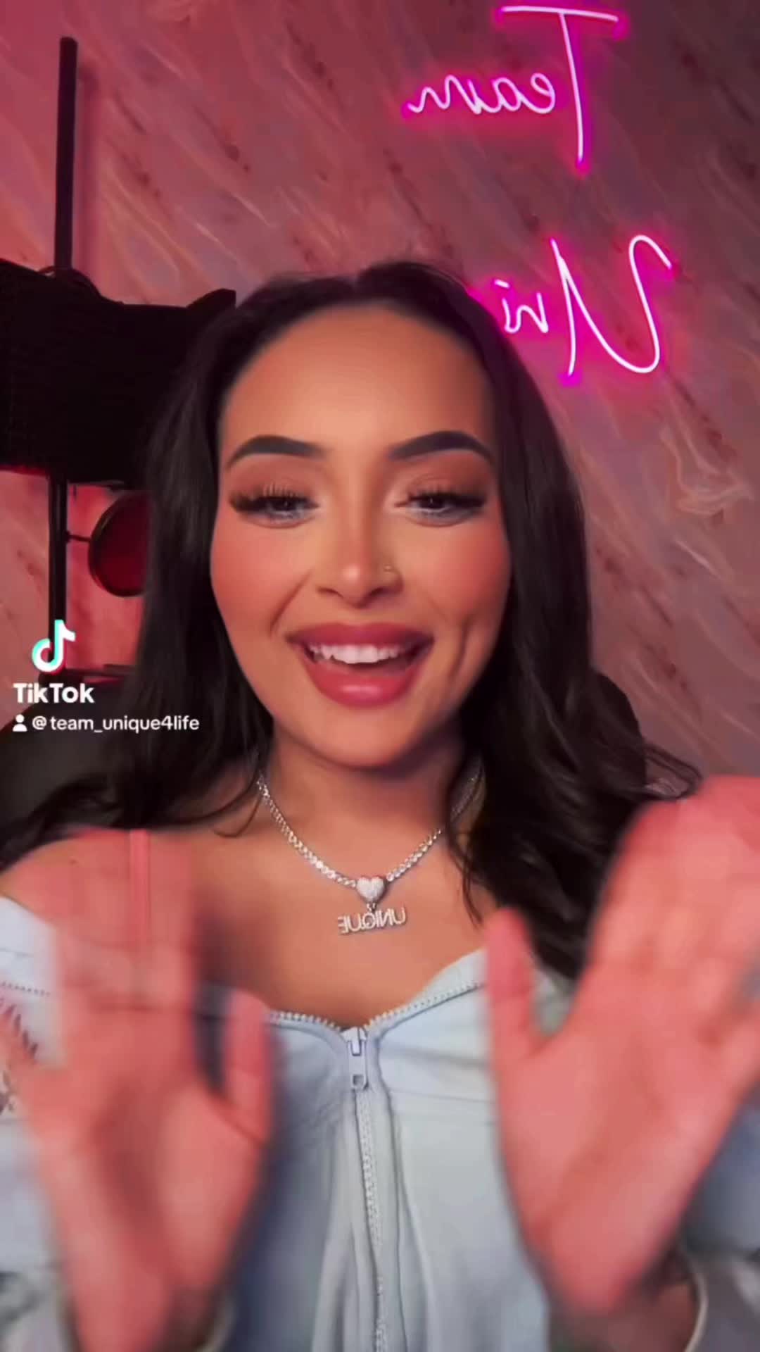 @UNIQUE 🦄