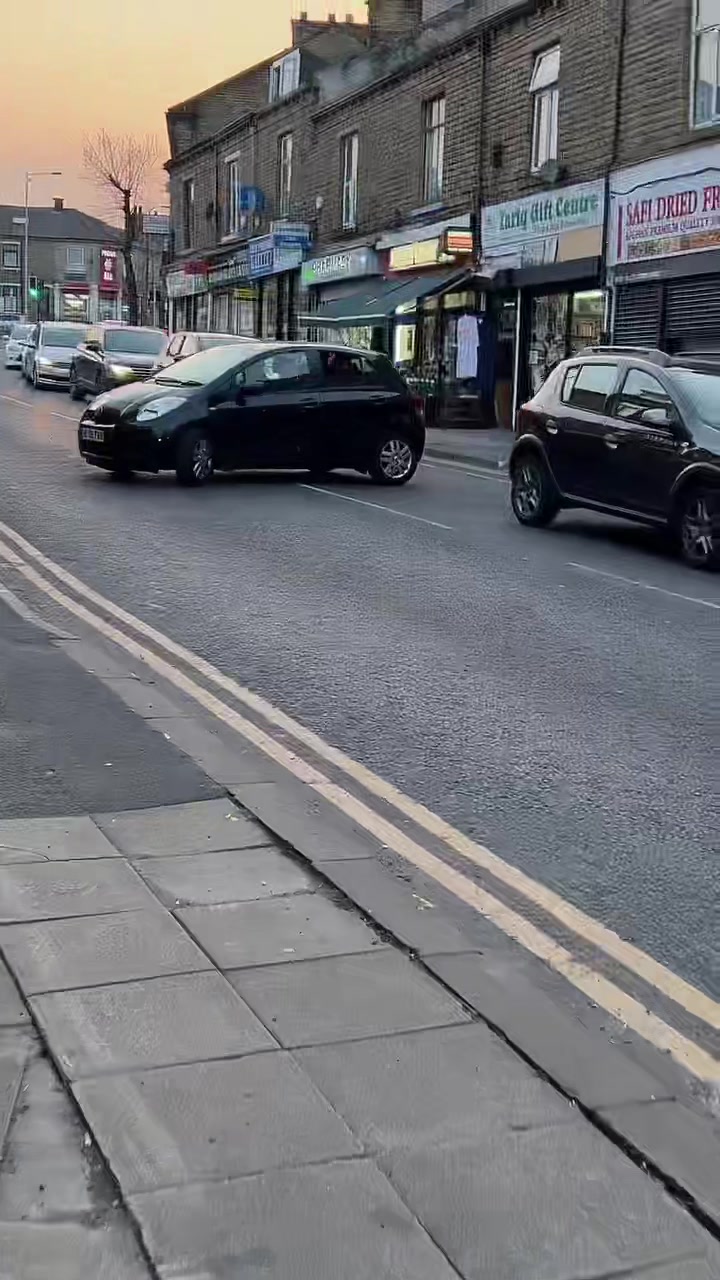 @MALIK_🇵🇰 👉 🇬🇧