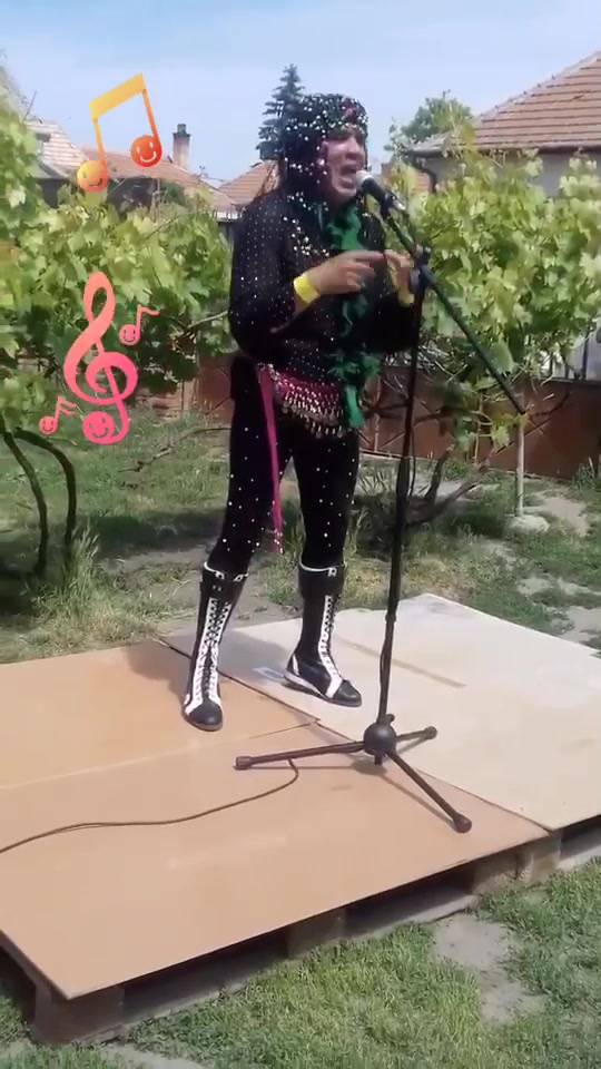 @S&aacute;rk&aacute;ny &Eacute;va Official