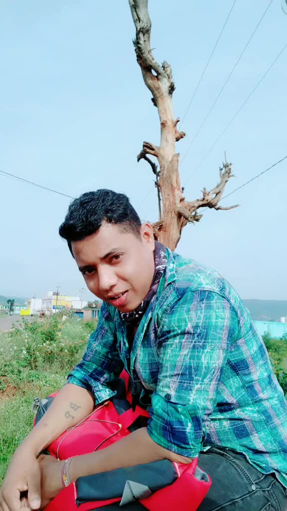 @smile boy😀😀😀