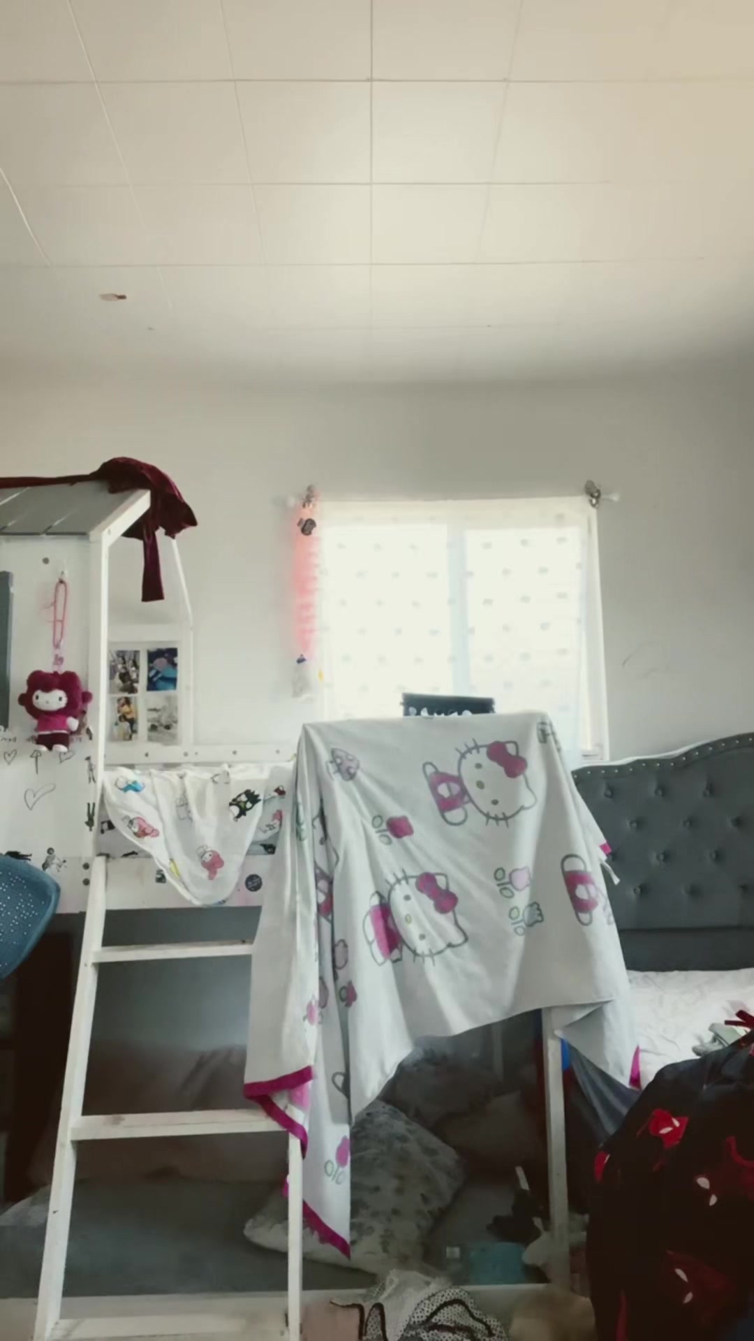 @_ParedesParedes
