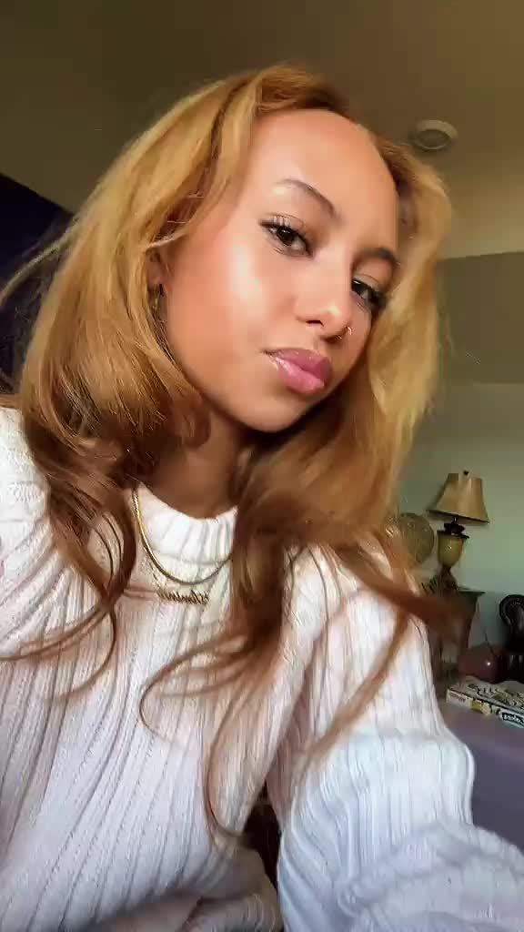 @aminamaxwyn
