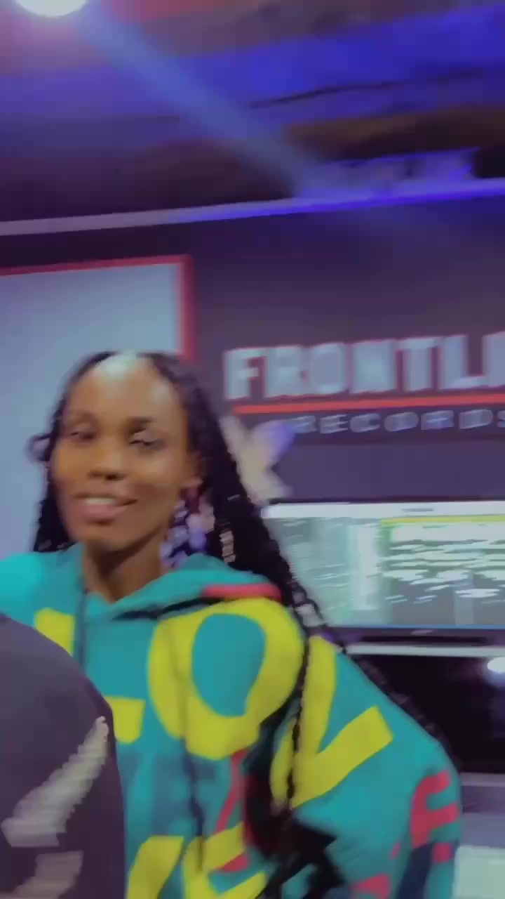 @Just _ laris🦄