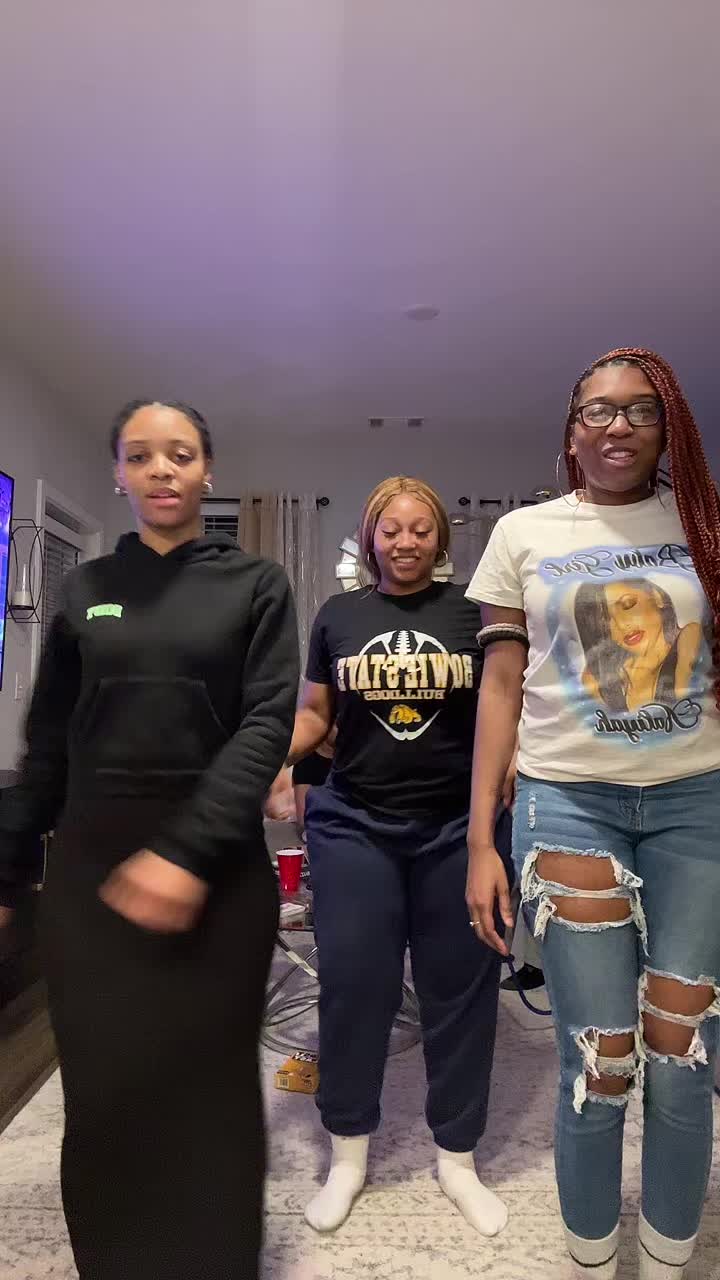 @Queennavyblue