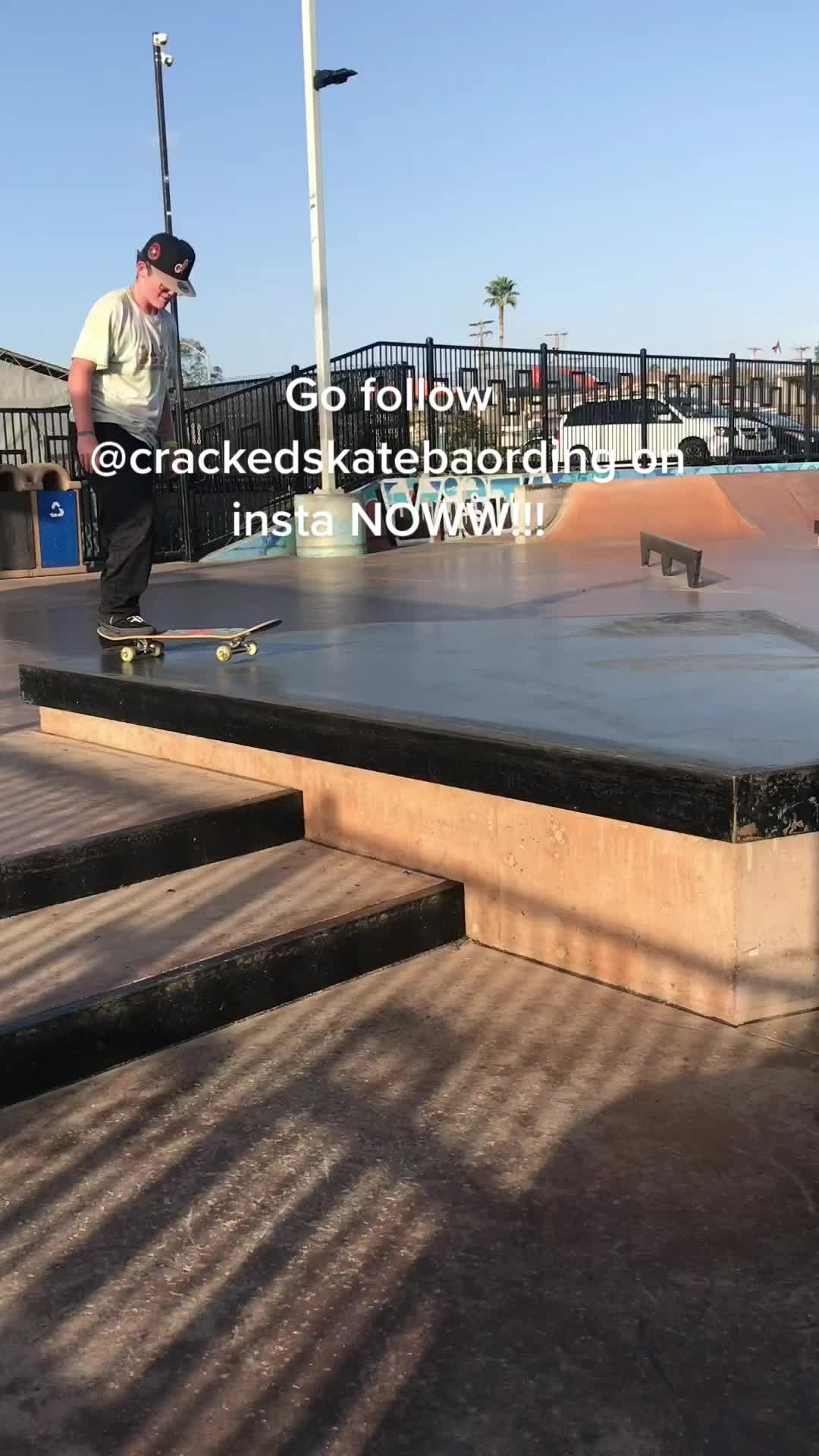 @Cracked Skateboarding