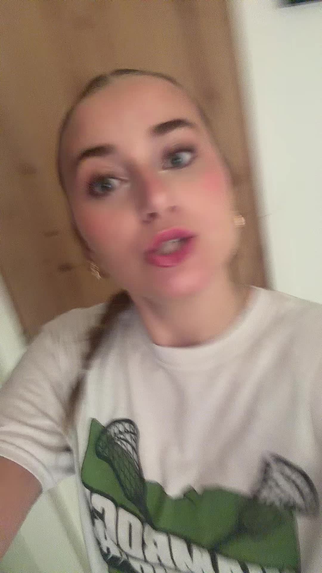 @🦄