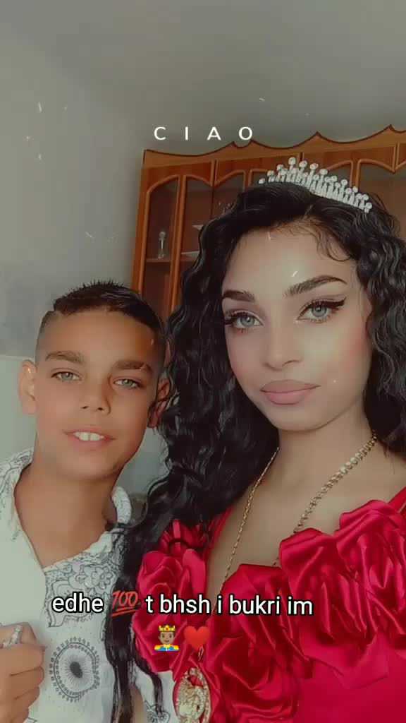 @👸🏽✨