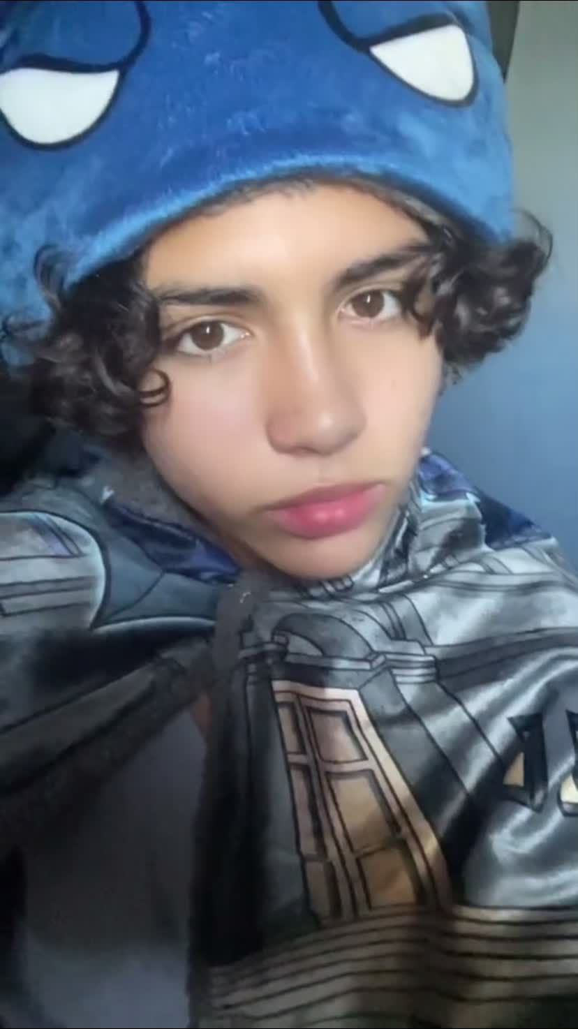 @😼