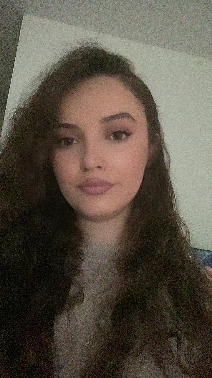 @Ana🥰