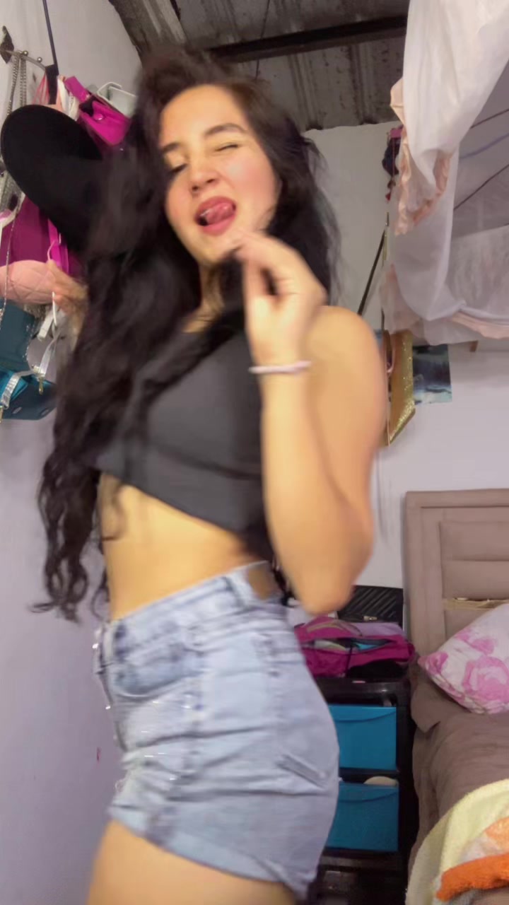 @Emi Mena