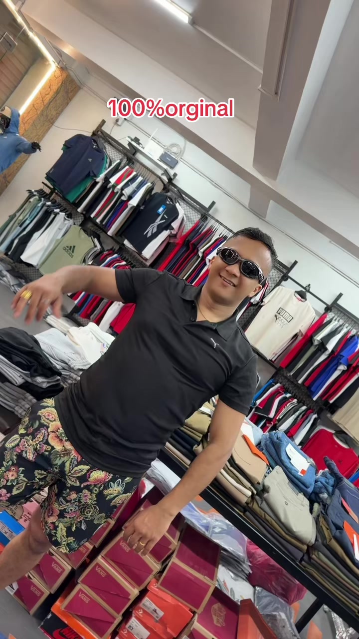 @Jungle clothing store