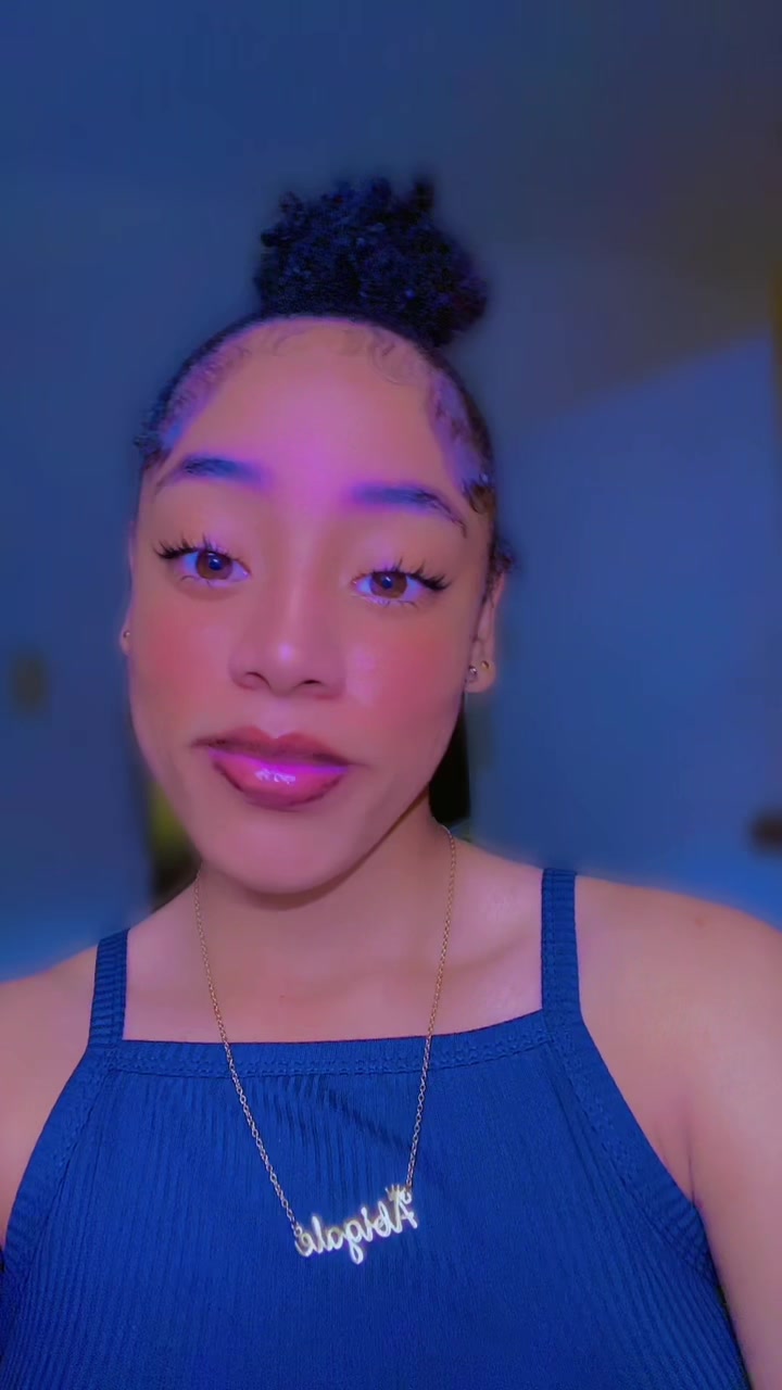 @queen_cara_mel